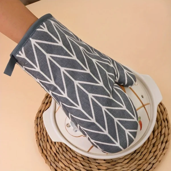 73b47a3f-4f1d-4f16-a5ea-96f18516e835.webp Nordic Style Heat Resistant Oven Mitts